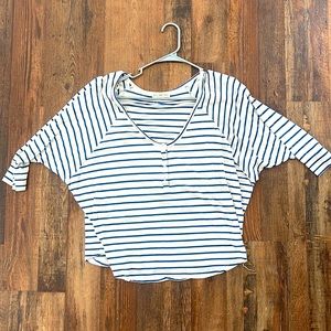 Women’s billabong mid sleeve shirt